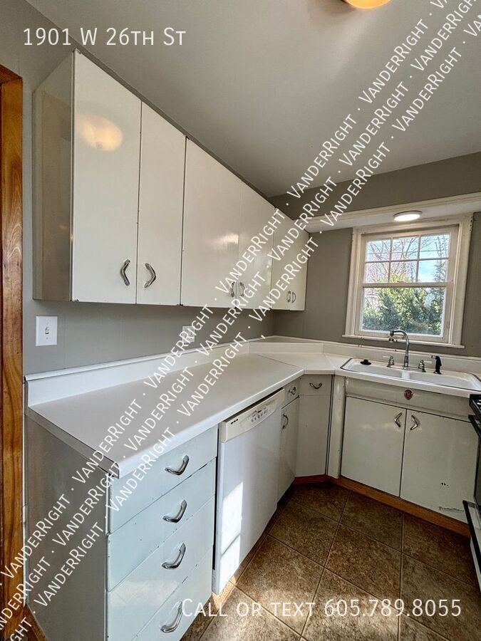 1901 W 26th St - Photo 7 of 26