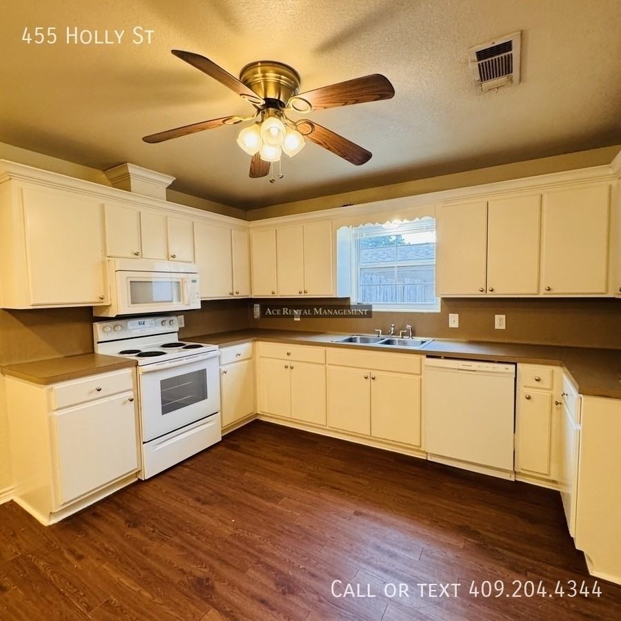 455 Holly St - Photo 5 of 12