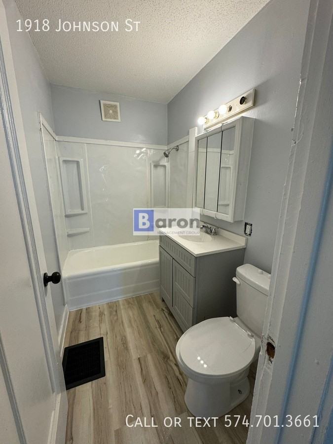 1918 Johnson St - Photo 2 of 11