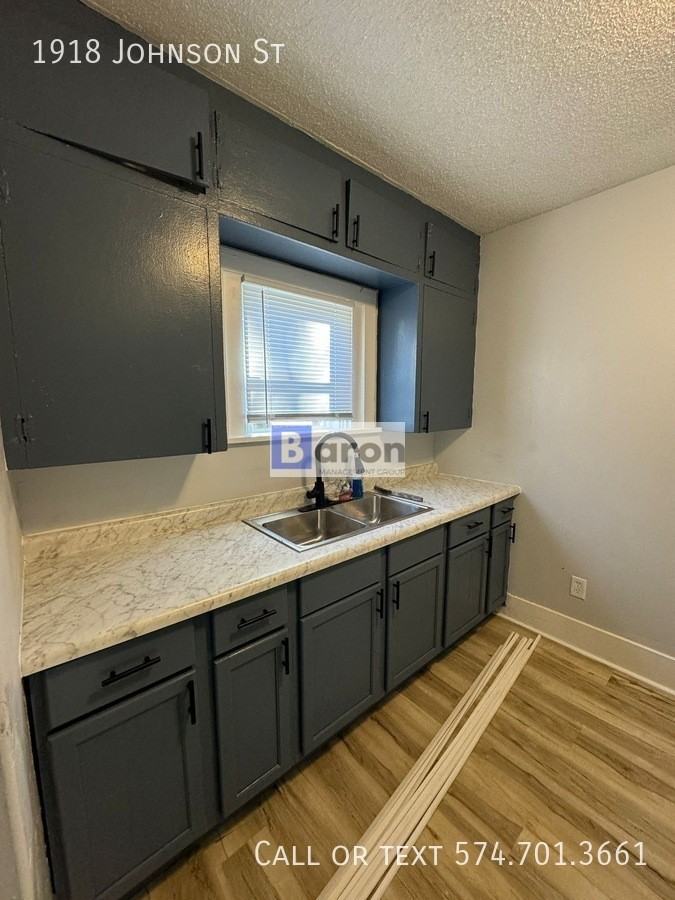 1918 Johnson St - Photo 3 of 11