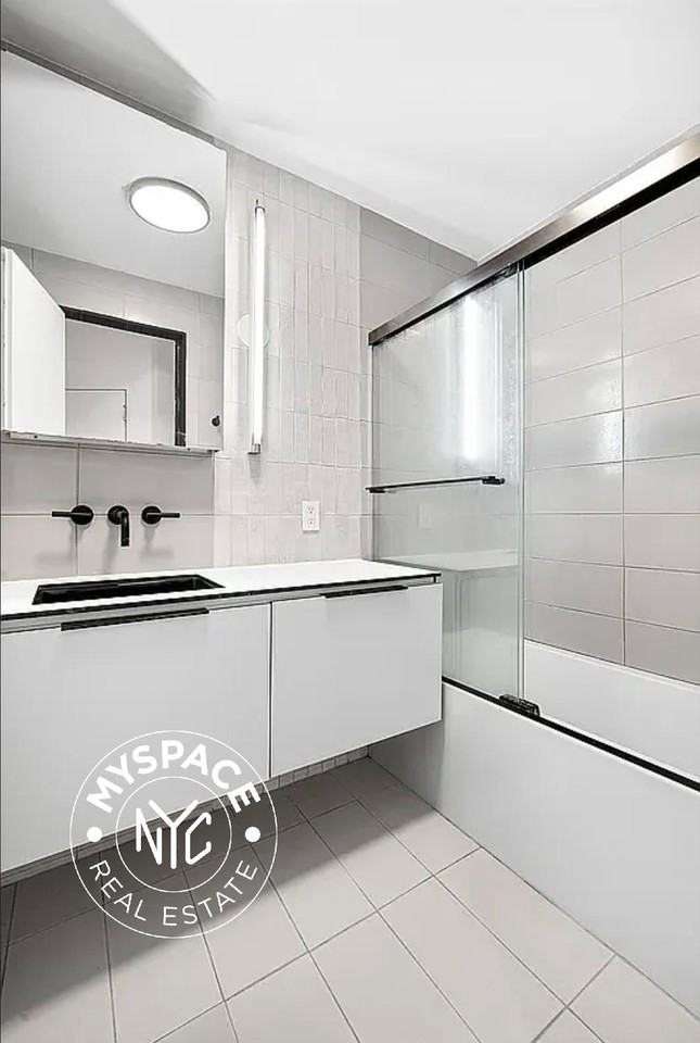 61 3rd Pl #3L - Photo 6 of 9
