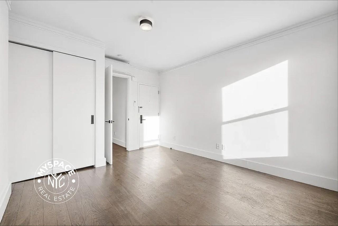 63 3rd Pl #4R - Photo 5 of 9