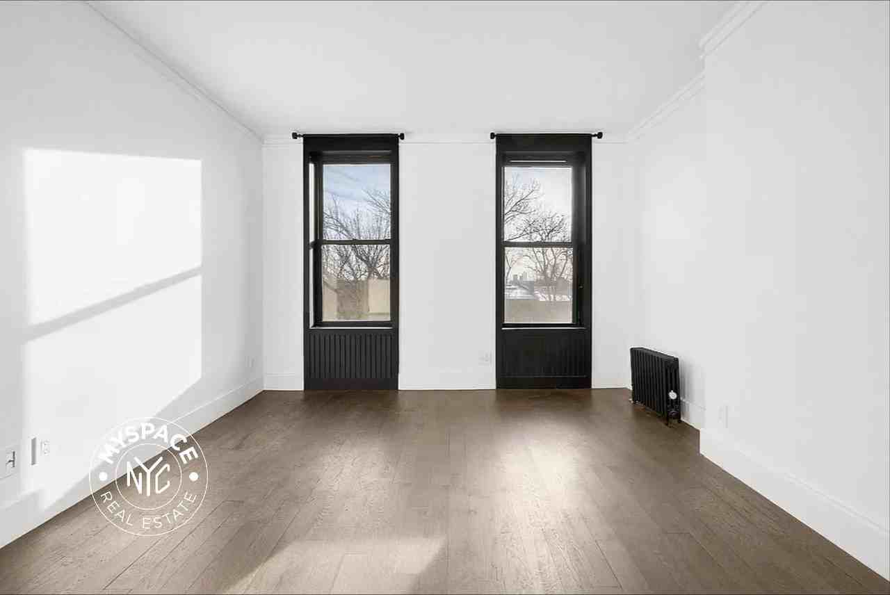 63 3rd Pl #4R - Photo 6 of 9