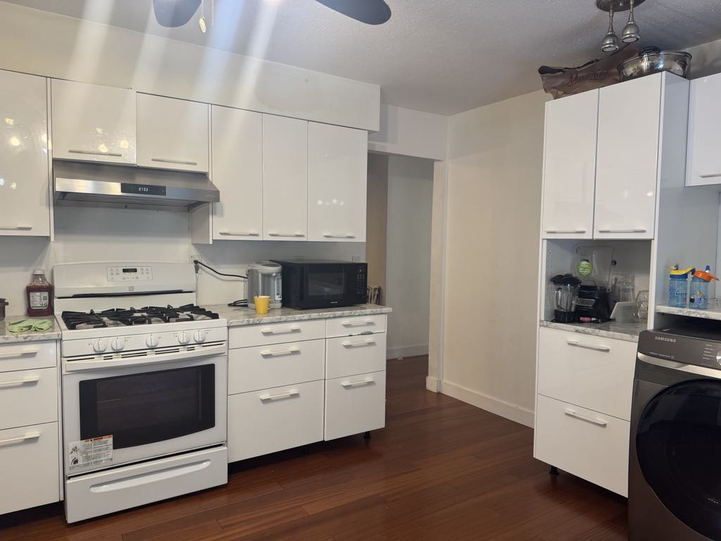 1103 Spruce Avenue - Photo 3 of 11
