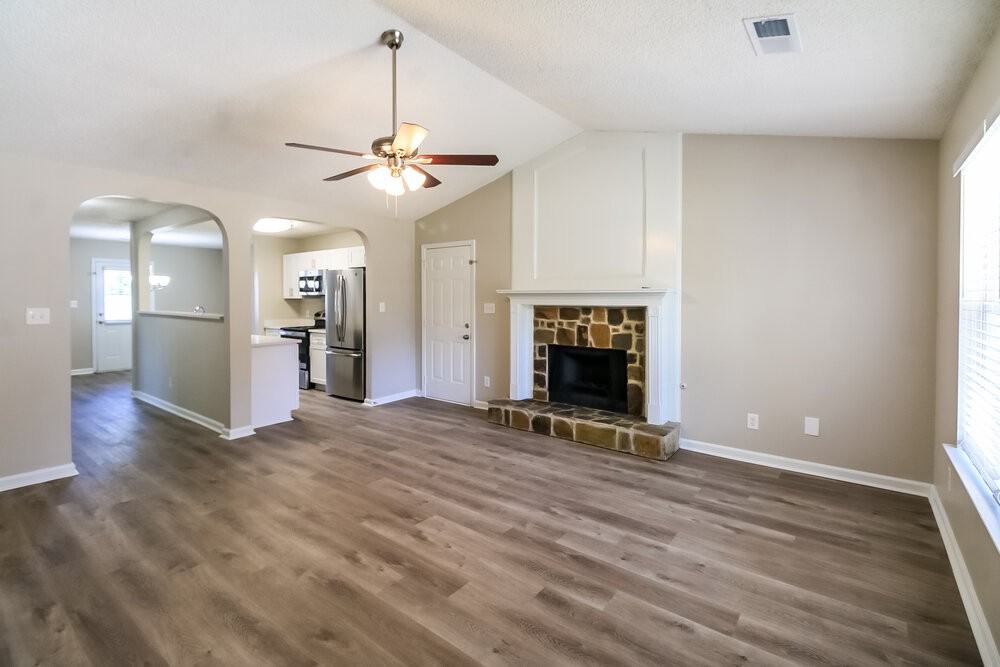 1299 N Hampton Dr - Photo 5 of 16