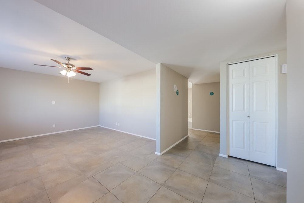14009 N 42nd Dr - Photo 3 of 19