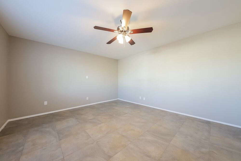 14009 N 42nd Dr - Photo 5 of 19