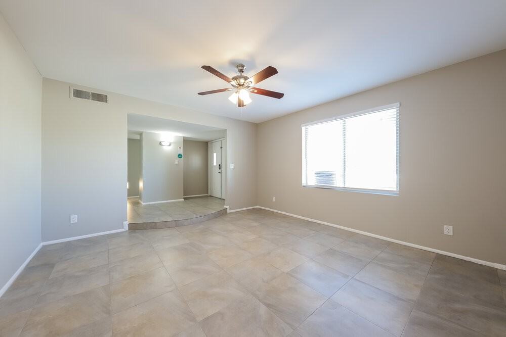 14009 N 42nd Dr - Photo 6 of 19