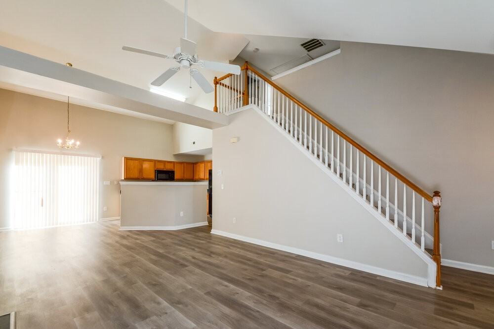 1910 Sterling Hill Dr - Photo 4 of 17