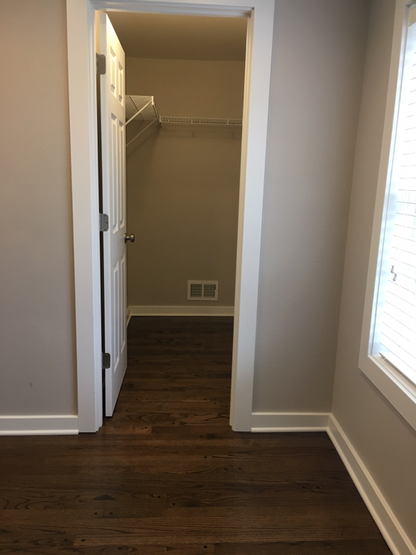 2622 S Lenox St - Photo 5 of 9