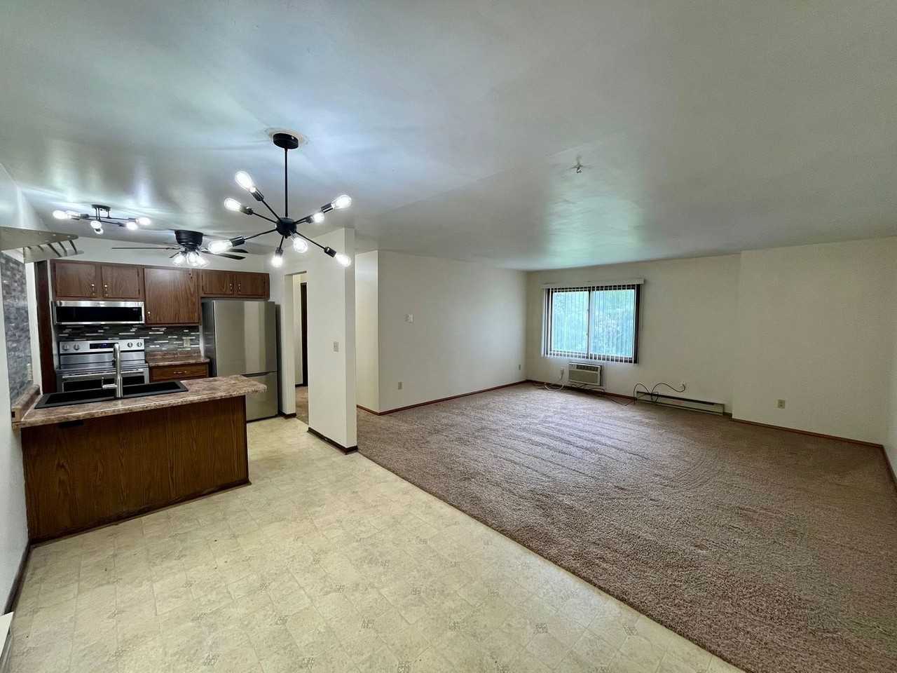 1010 Sawyer Dr - Photo 2 of 34