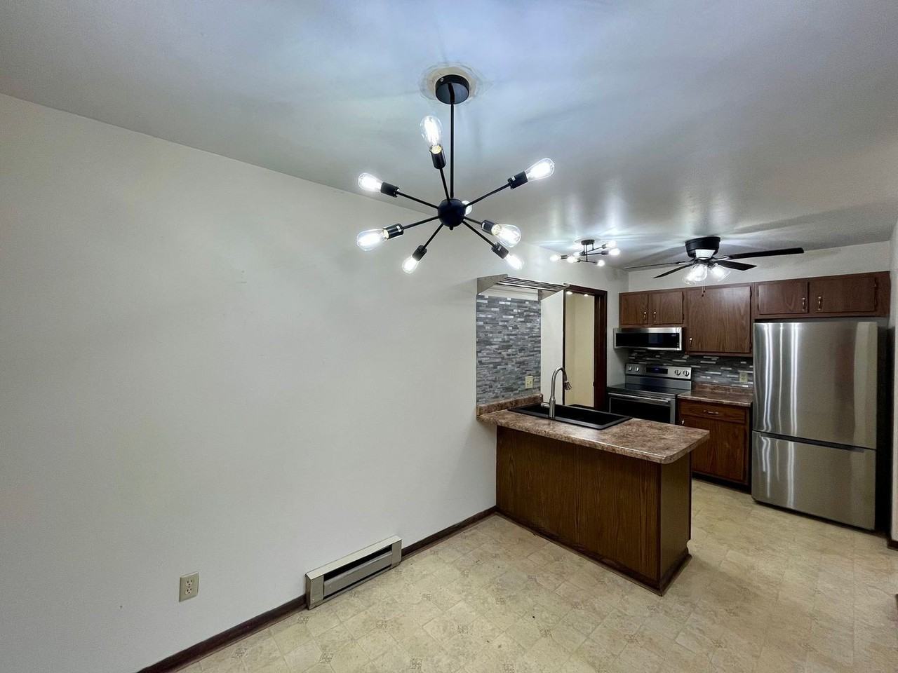 1010 Sawyer Dr - Photo 3 of 34