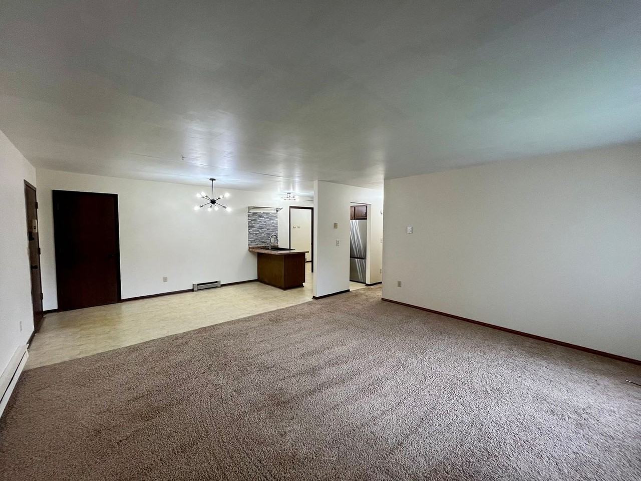 1010 Sawyer Dr - Photo 6 of 34