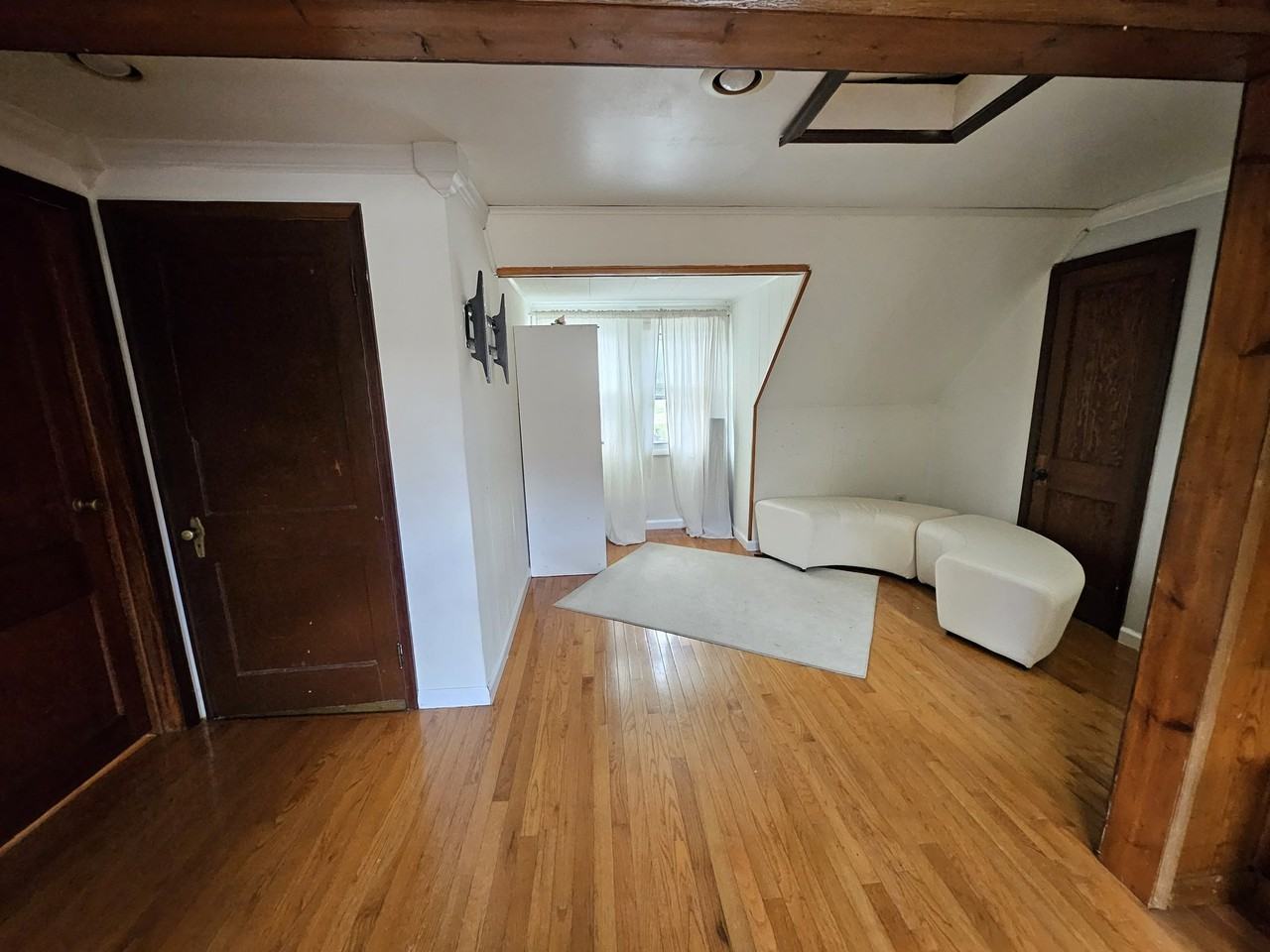 6400 Harthorn Ave - Photo 4 of 12