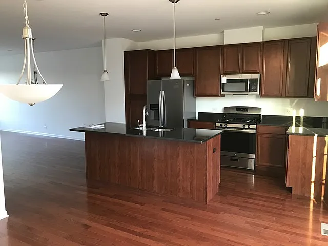 1245 Danforth Ct - Photo 3 of 6