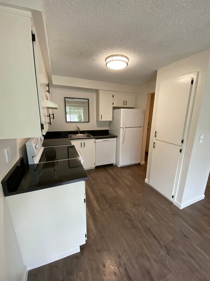 8206 Locust Ave E - Photo 2 of 10