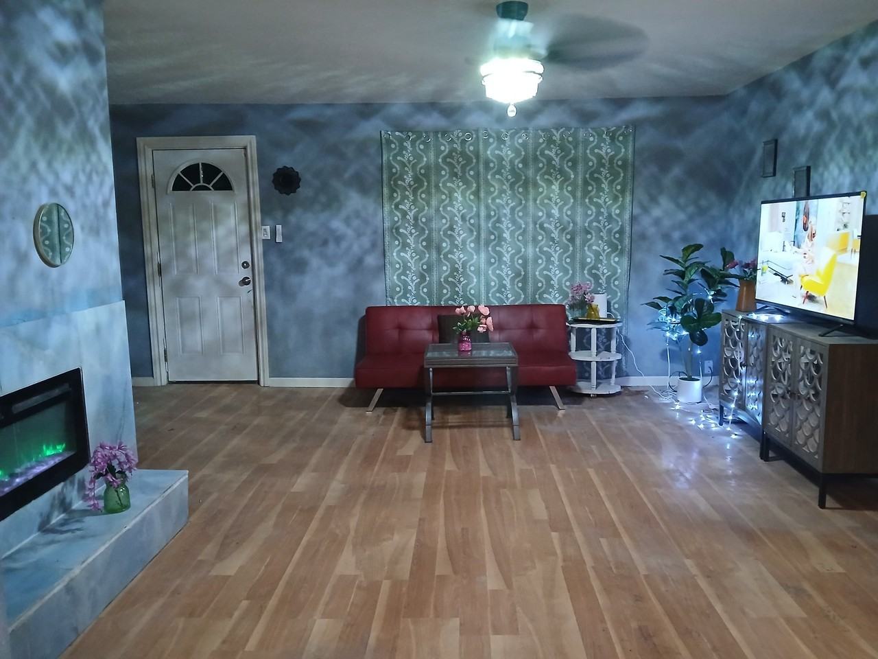 630 E 6th St - Photo 4 of 17