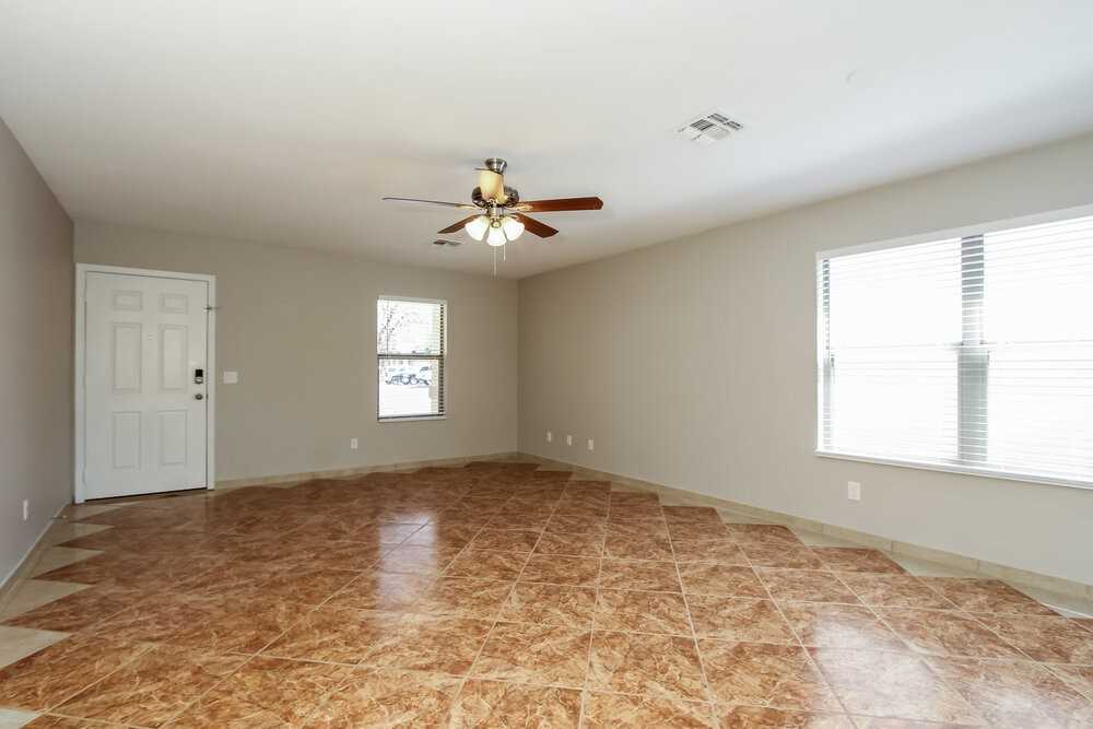 11807 W Ester Dr - Photo 4 of 19