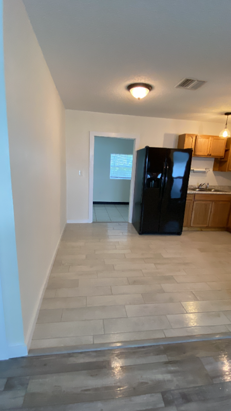 5037 Bullard St - Photo 4 of 11