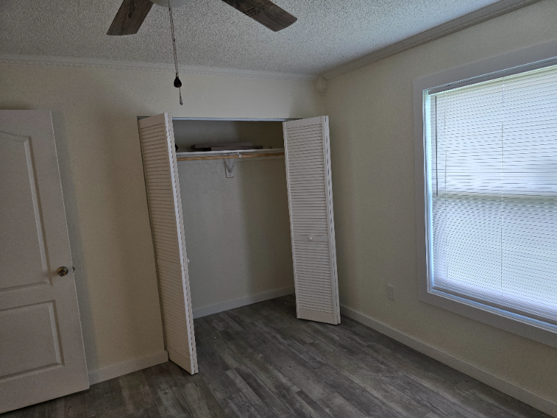 5037 Bullard St - Photo 6 of 11