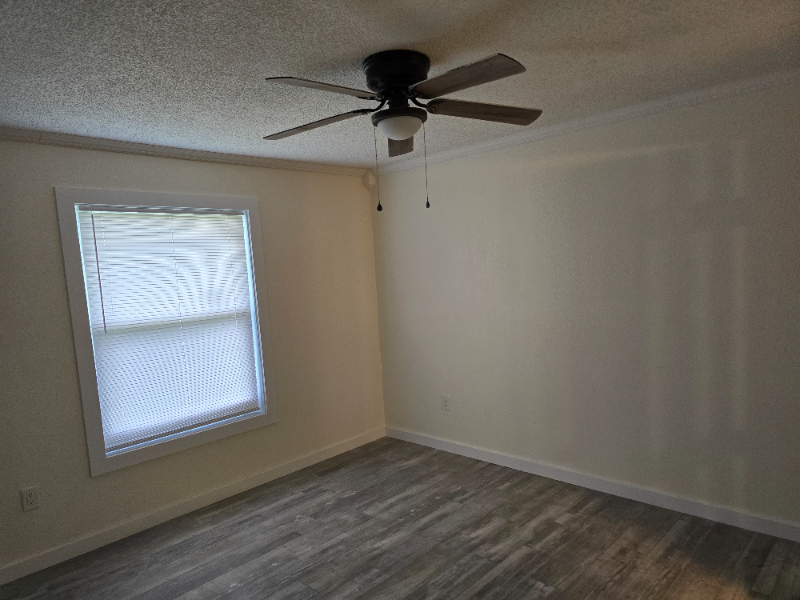 5037 Bullard St - Photo 7 of 11