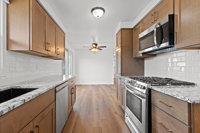 915 Park St - Photo 4 of 20