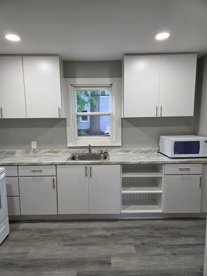 4333 4th St - Photo 3 of 32