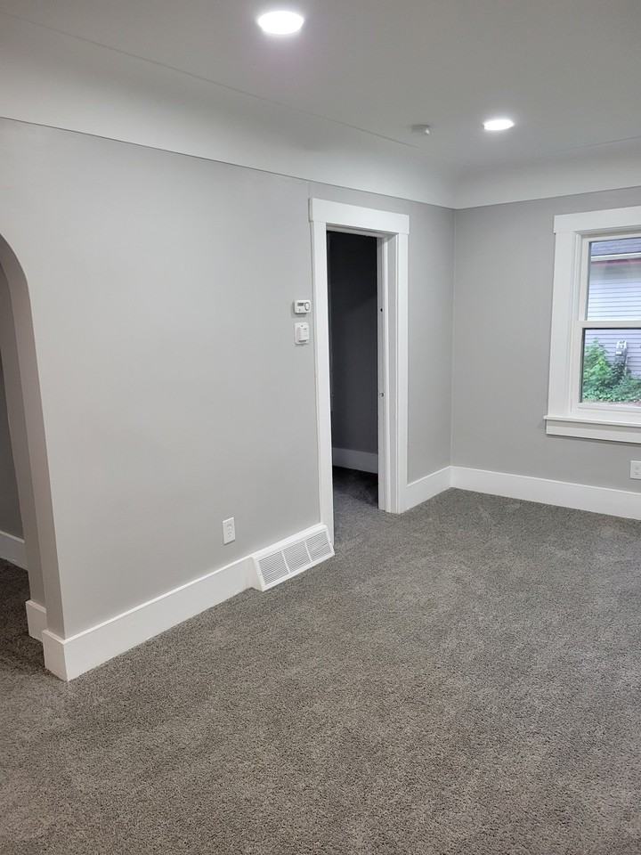 4333 4th St - Photo 6 of 32