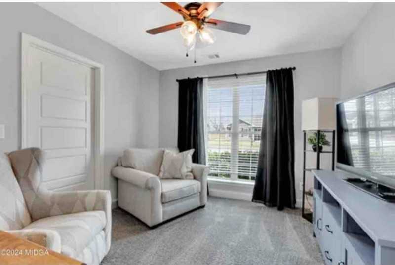 420 Madison Place Pkwy - Photo 5 of 18