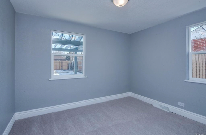2956 N Glencoe St - Photo 7 of 10