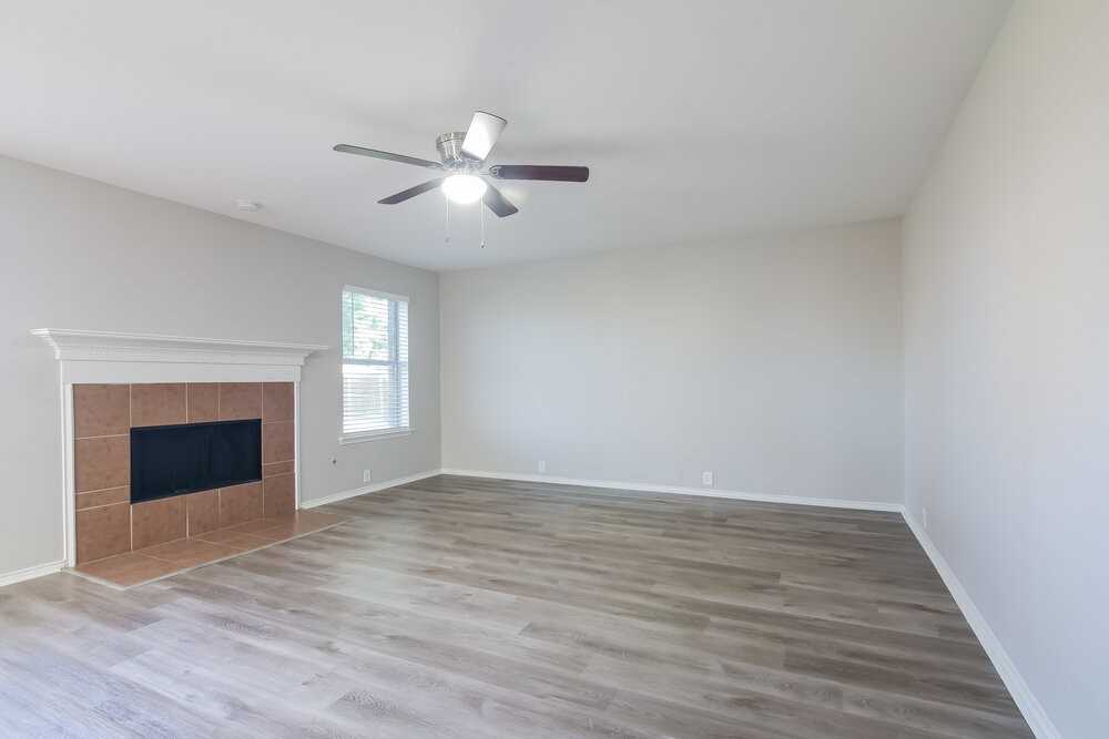 1006 Zachary Dr - Photo 5 of 17