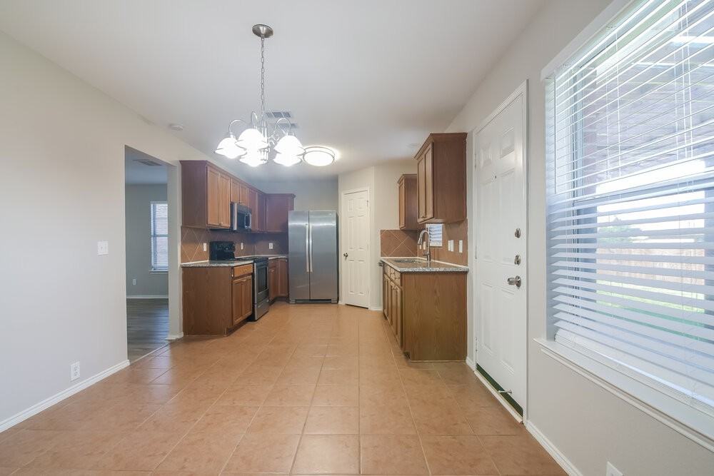 1006 Zachary Dr - Photo 7 of 17