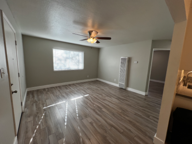 457 E N St #A - Photo 3 of 10
