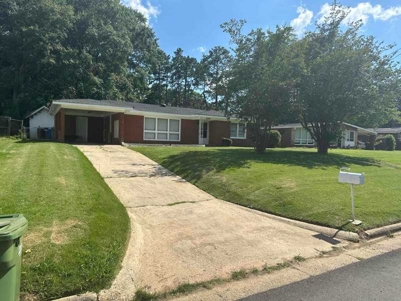 2558 Rice St - Photo 2 of 12
