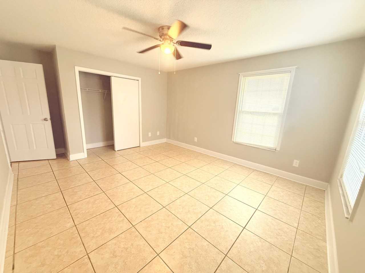 324 Montgomery Ct - Photo 7 of 9