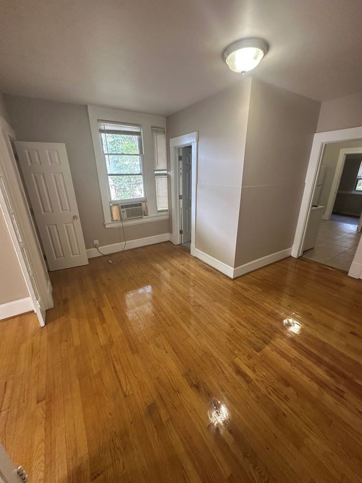 851 Broxton St #851 - Photo 7 of 18