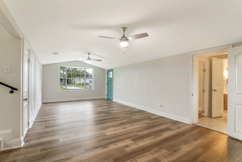 512 Avenue G - Photo 3 of 12