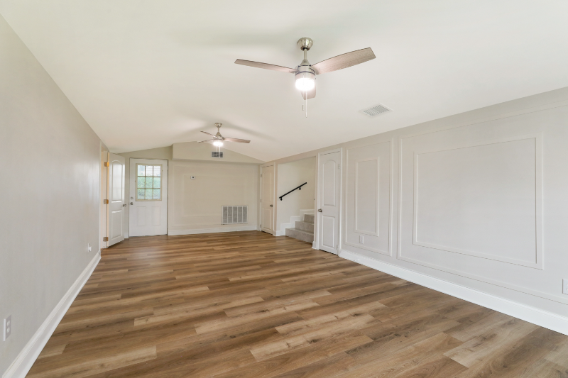 512 Avenue G - Photo 4 of 12