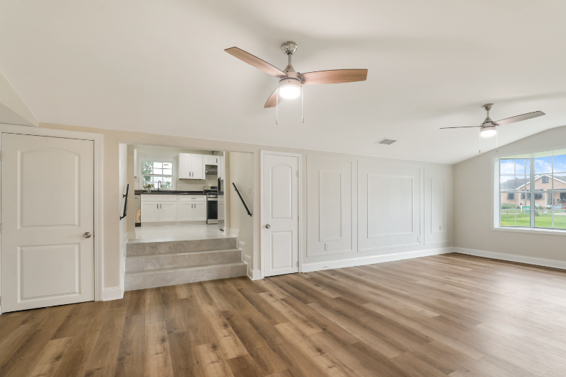 512 Avenue G - Photo 5 of 12
