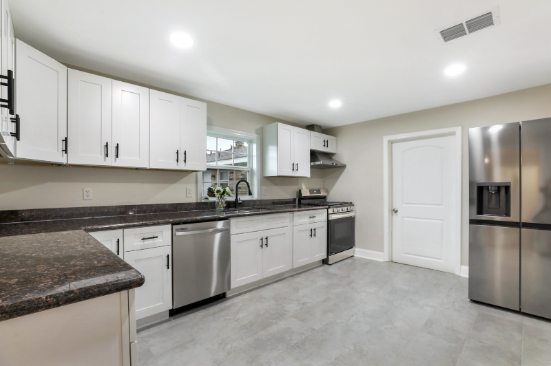 512 Avenue G - Photo 6 of 12
