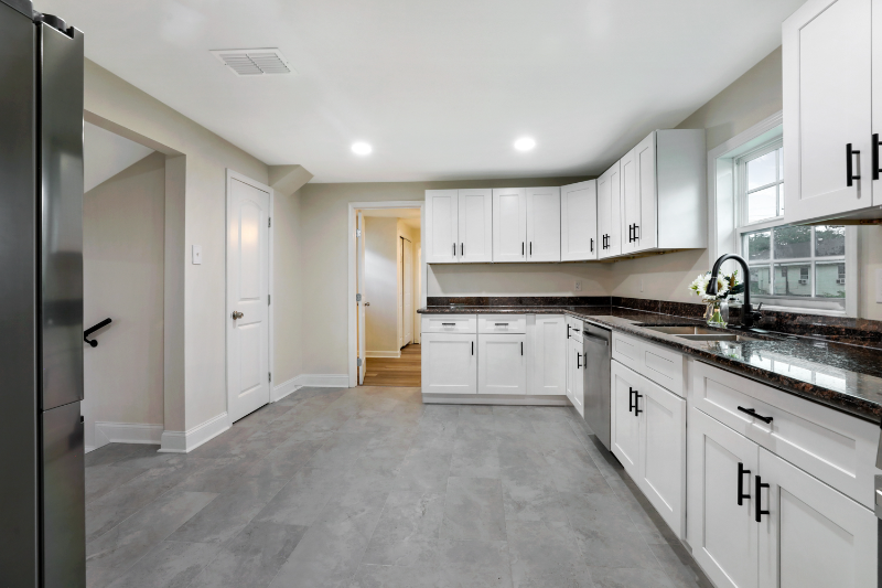 512 Avenue G - Photo 7 of 12