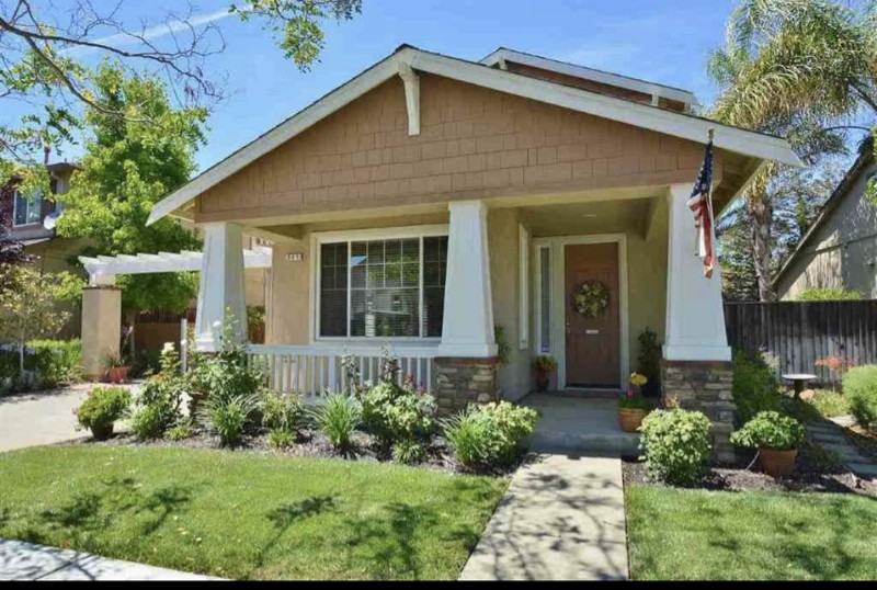 541 Jacaranda St - Photo 2 of 16