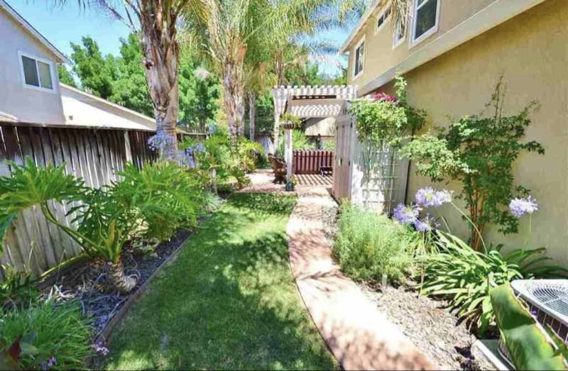 541 Jacaranda St - Photo 3 of 16