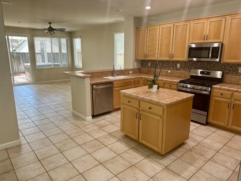 541 Jacaranda St - Photo 6 of 16