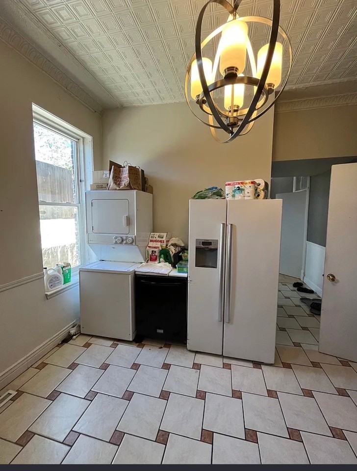 2280 N Clybourn Ave #1 - Photo 4 of 12