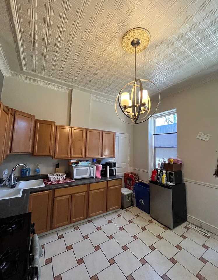 2280 N Clybourn Ave #1 - Photo 5 of 12