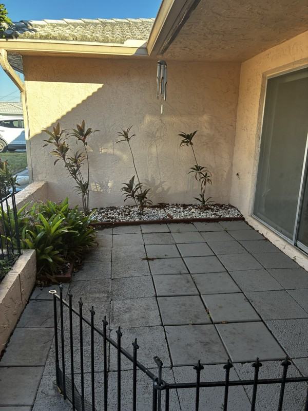 5428 Larchmont Ct N - Photo 3 of 26