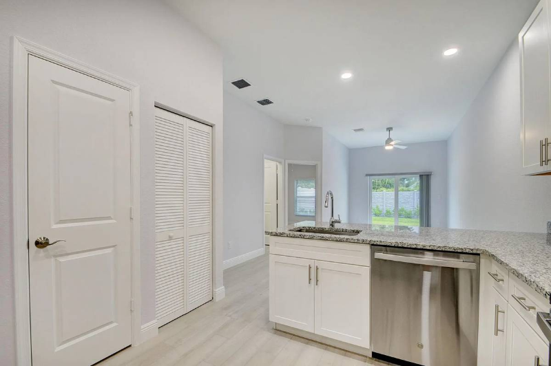 703 Dawn Pl #C - Photo 3 of 20