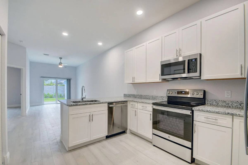 703 Dawn Pl #C - Photo 4 of 20