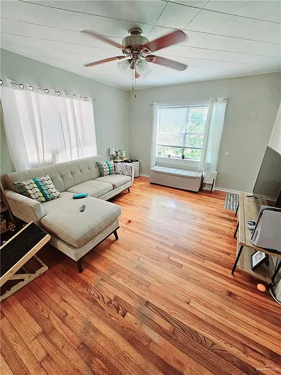 1213 N 15th St - Photo 3 of 8